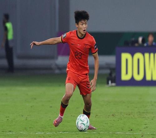 周定洋品尝,京味豆汁,坦言表情尴,开云体育,体育博彩平台,高赔率投注,在线体育博彩,实时赛事