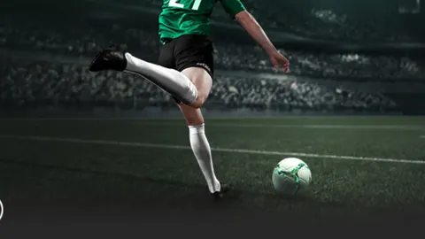 新春基层探访·360行揭秘：滑雪救援员——冰雪世界的守护神