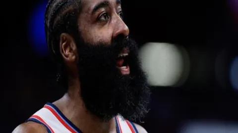 特奥红牌引热议：米兰晋级受影响，球迷聚焦后果与评价